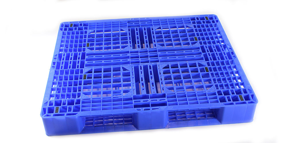 Used plastic pallet 100 x 120 cm open deck with rim 6 runner medium blue